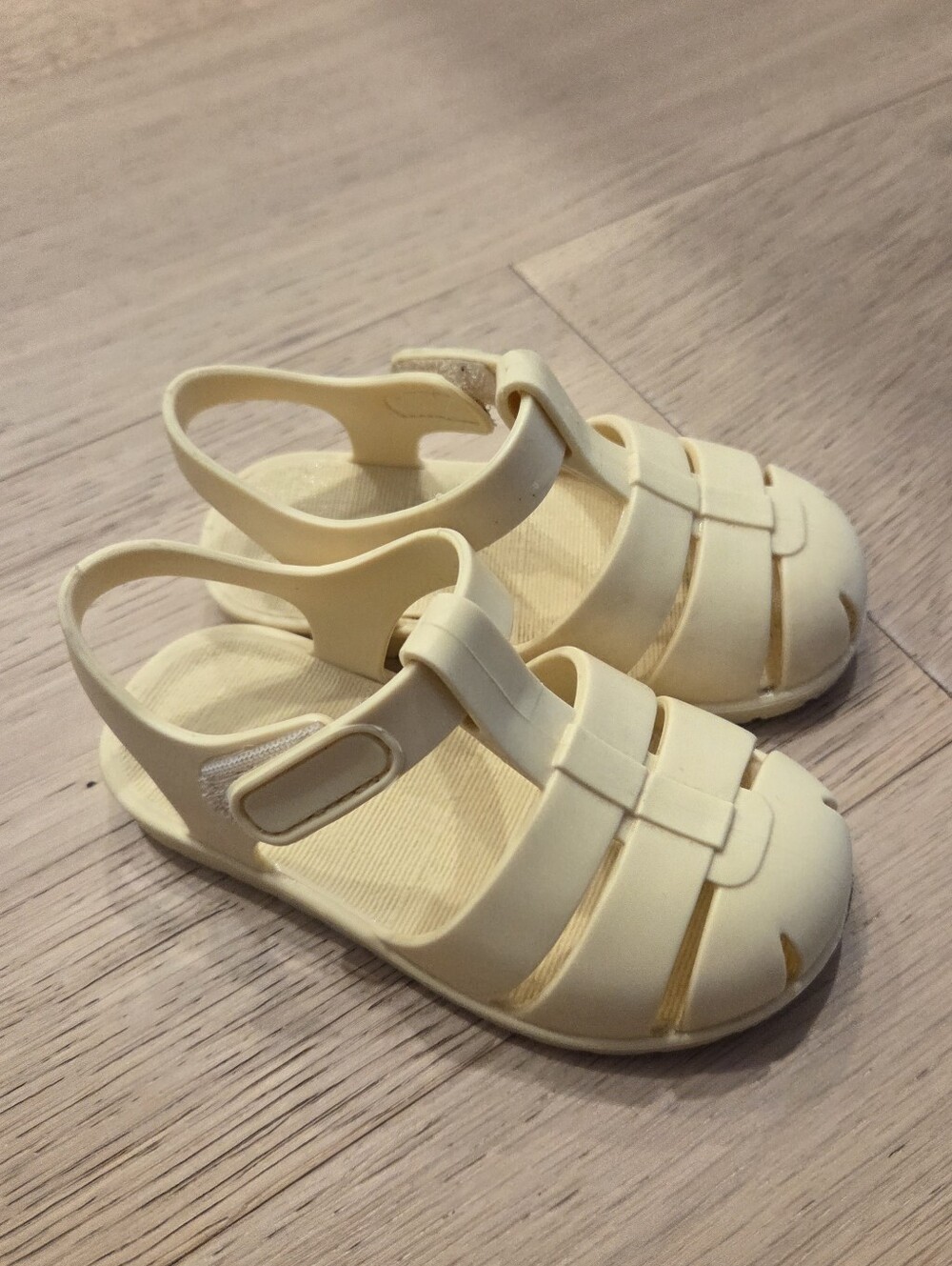 RUBBERIZED FISHERMAN SANDALS- Zara Kids- Yellow- Toddler- Size 22/7.5